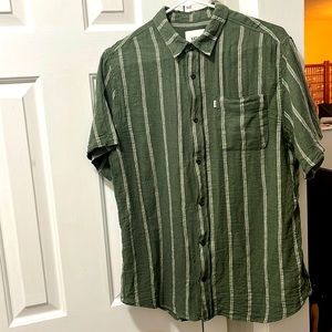 Katin short sleeve button down in forest green size large